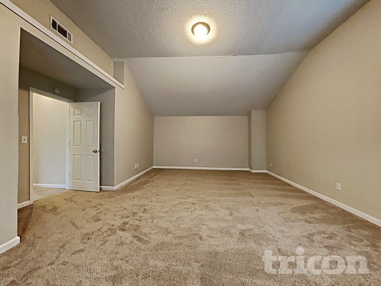 Building Photo - 4123 Green Field Dr