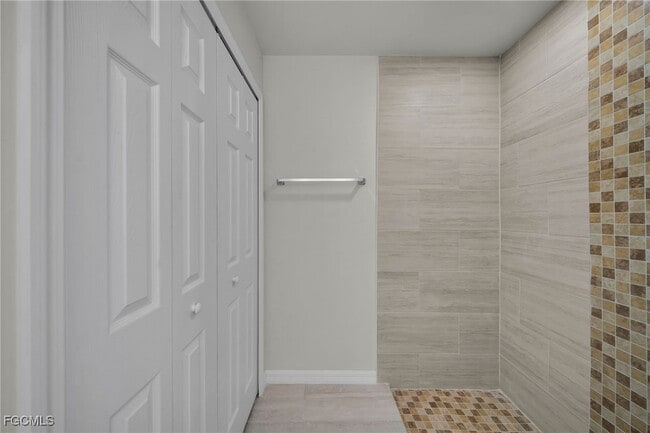 Building Photo - 1106 NE 11th Ave