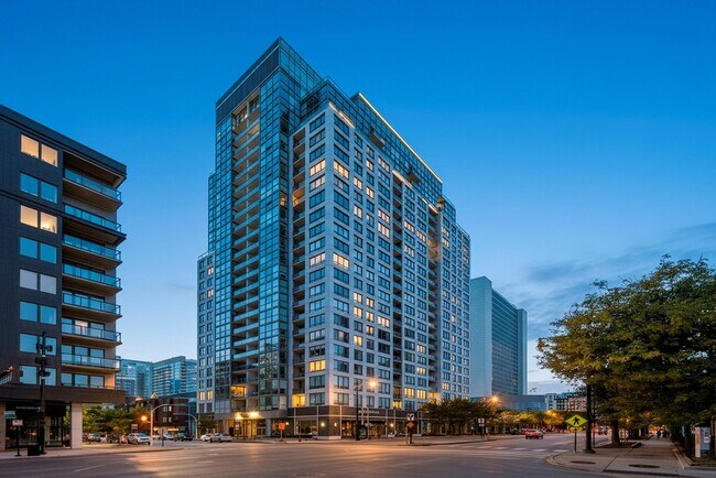 Building Photo - 750 N Hudson Ave