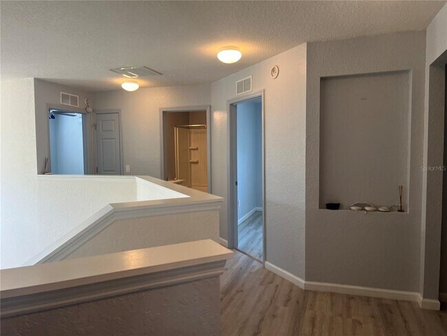 Building Photo - 4943 SW 41st Pl