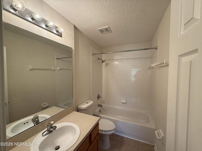 Building Photo - 1590 Vineland Cir