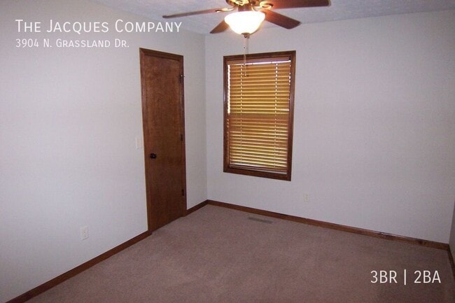 Building Photo - 3904 N Grassland Dr