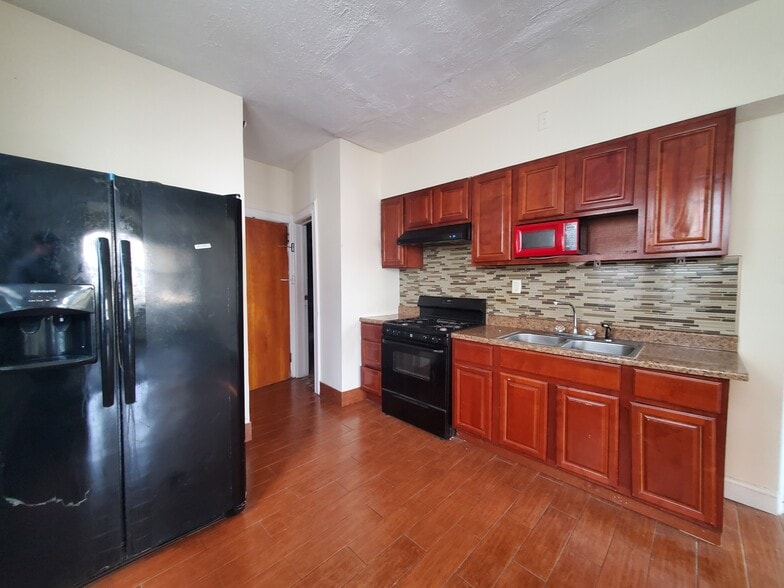 Unit 3 - 68 Stegman St