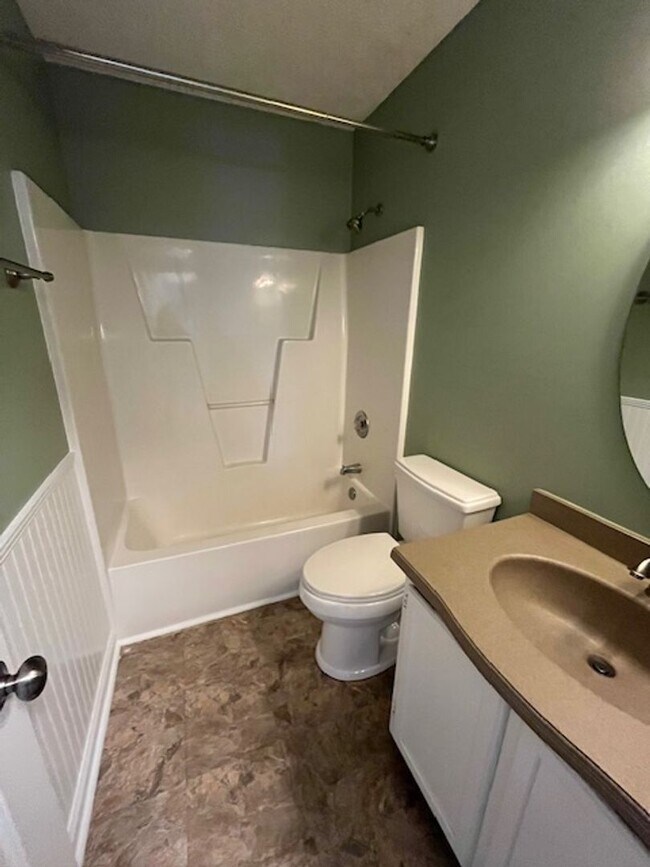 Building Photo - Recently Renovated Home in Wilmington