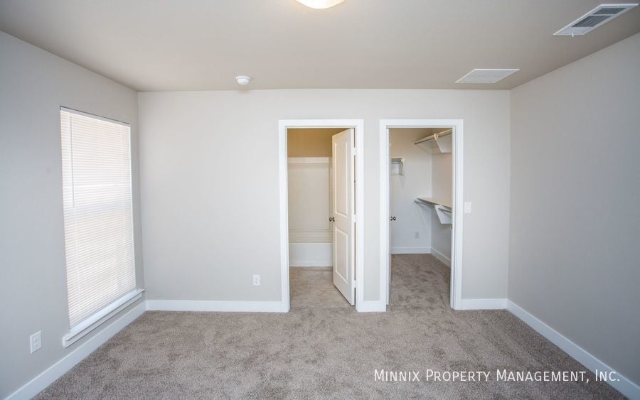 Building Photo - 10408 Winfield Ave