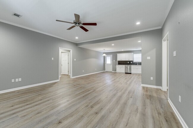 Building Photo - 2120 Shadow Falls Dr