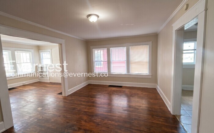 Building Photo - 1119 Graymont Ave W