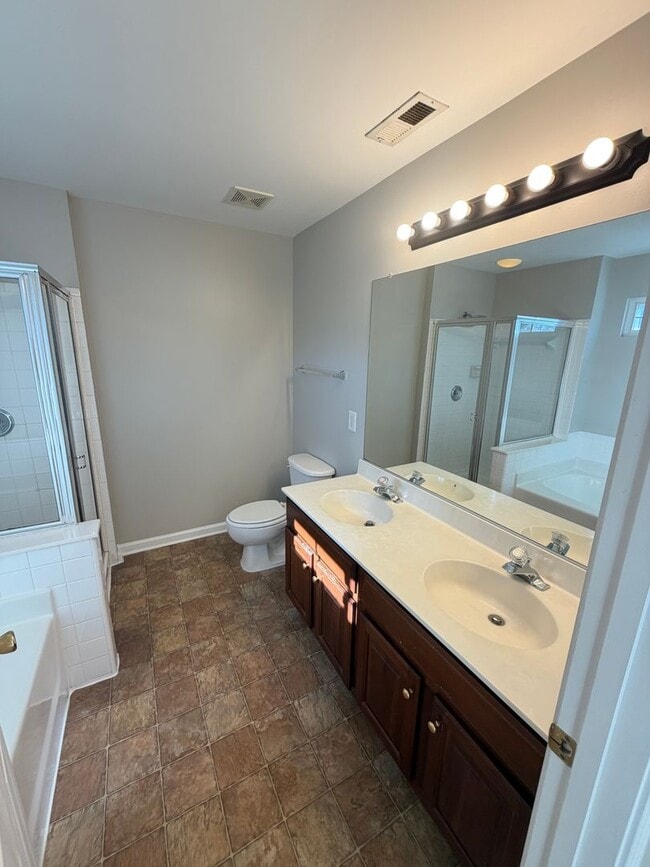 Building Photo - Charming 3BR Townhome in Sought-After Harrisburg Town Center