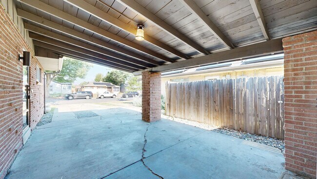 Building Photo - 2220 Ironton St