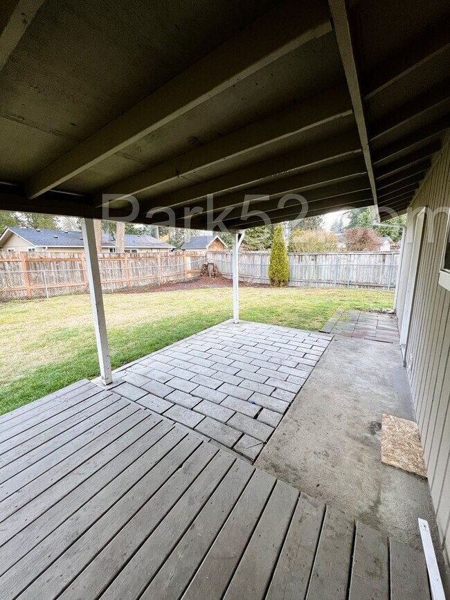 Building Photo - Spanaway Area 3 Bedroom Rambler