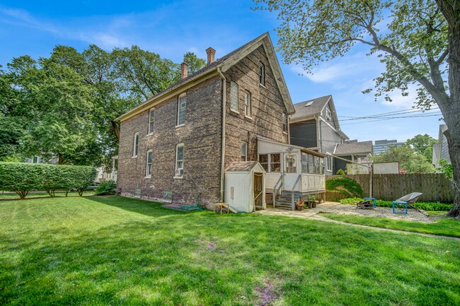 Building Photo - 2018 Pratt Ct