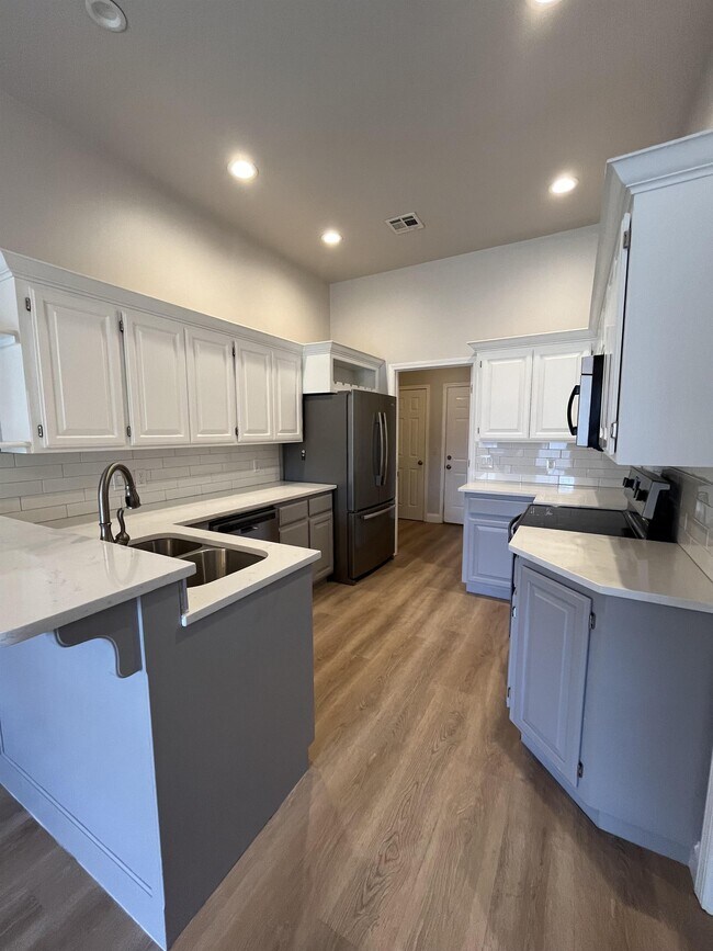 Building Photo - 401 Whitehouse Ln