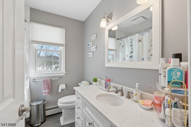 Building Photo - 11 Lewis Ln