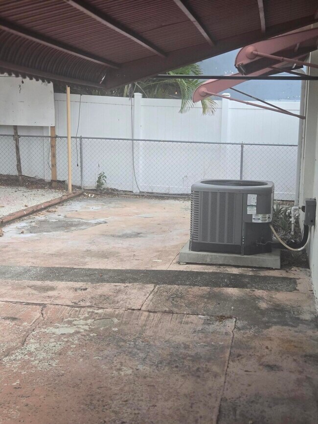 Building Photo - 930 N K St