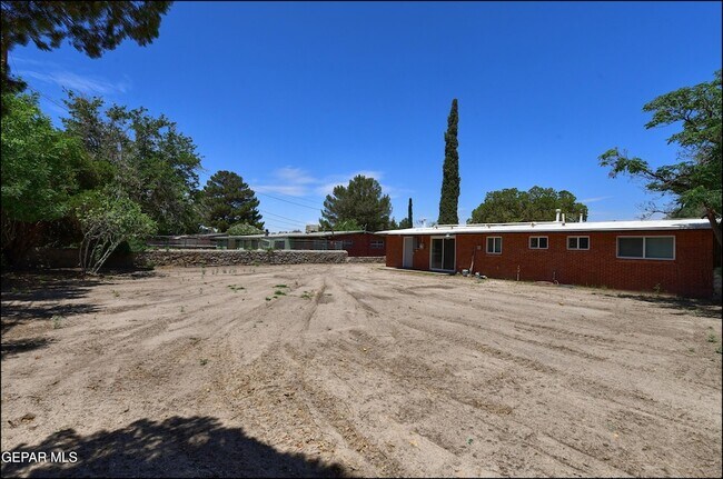 Building Photo - 408 Crane Ave