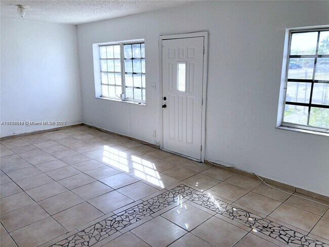 Building Photo - 4351 SW 24th St