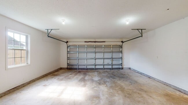 Building Photo - 504 Sumrell Way