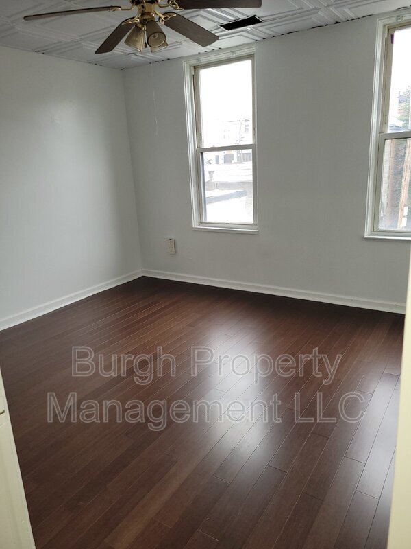 Building Photo - 2206 Woodstock Ave