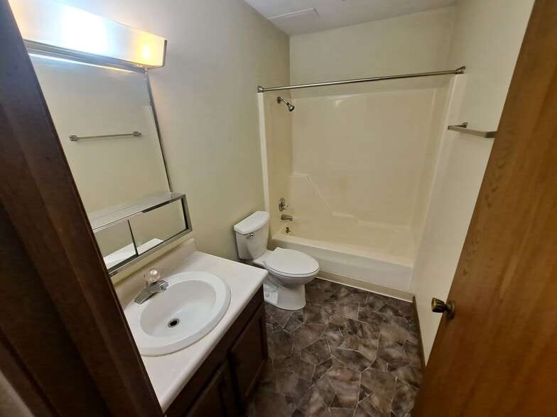 Building Photo - 1444 W 16th St