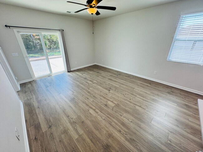 Building Photo - FOR LEASE- ONE LEVEL, SINGL-FAMILY HOME IN...