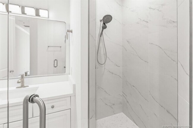 Building Photo - 47 SW Osceola St