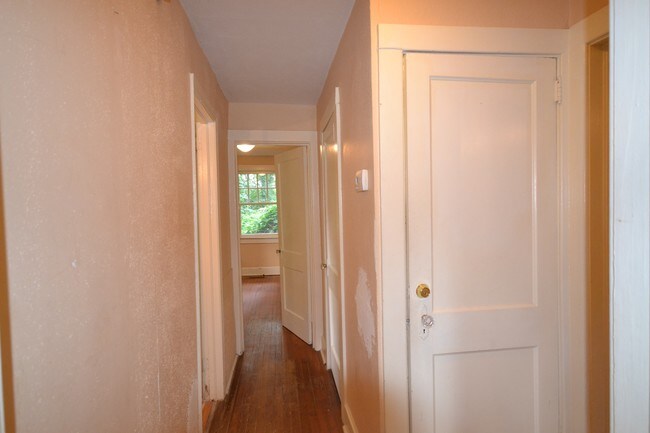 Building Photo - 547 Lockhart Rd