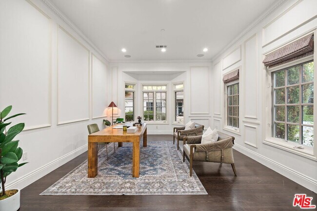 Building Photo - 4923 Amigo Ave