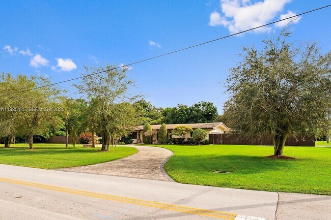 Building Photo - 9890 SW 138th St