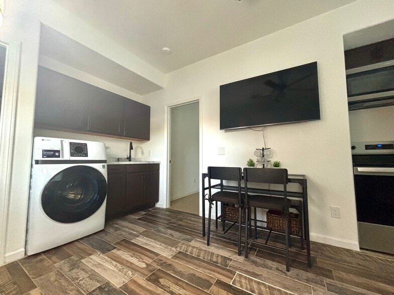 Building Photo - 3033 San Miguel Dr