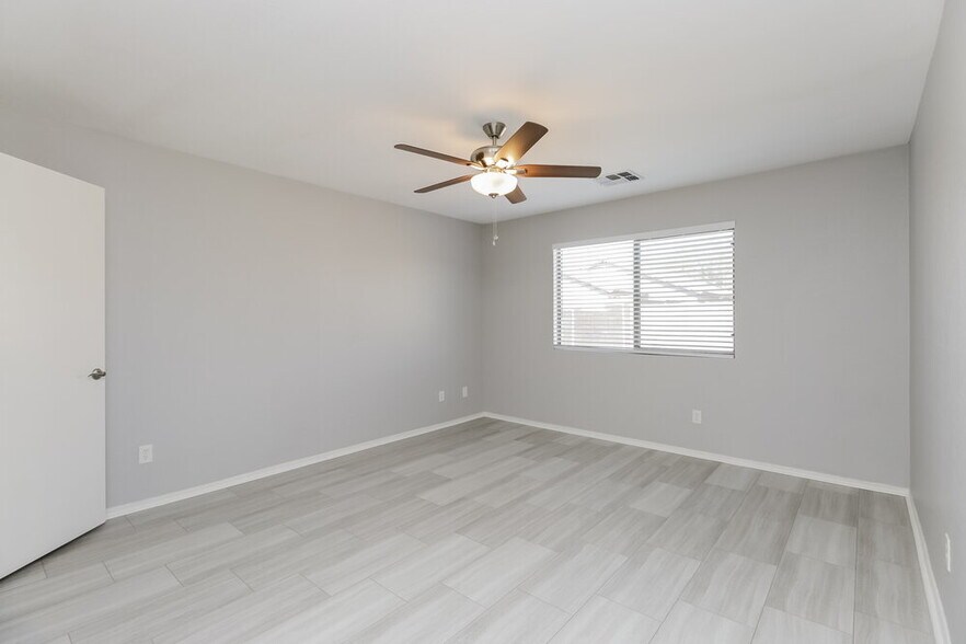 Building Photo - 13748 W Keim Dr