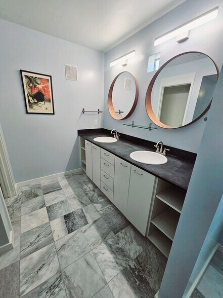 Building Photo - 1111 W University Dr