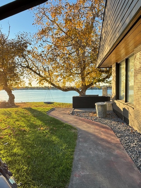 Walkway to lower unit - 3312 W Lakeshore Dr