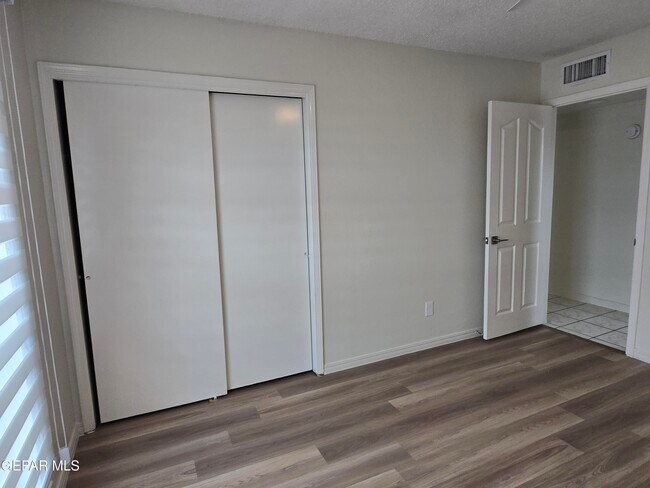 Building Photo - 11188 Shoreline Dr