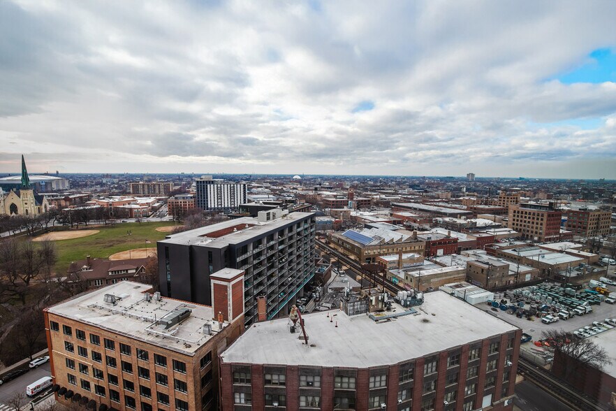 Building Photo - 1400 W Randolph St