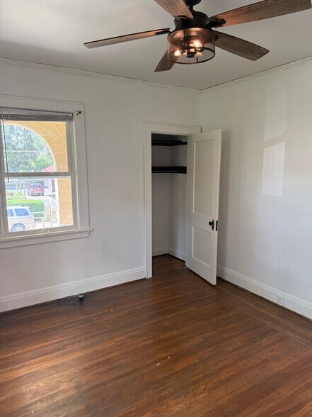 Building Photo - 184 Meadow Ave