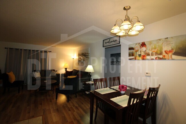 Building Photo - MOVE IN SPECIAL! Beautiful 3-Bedroom Home Near the Branson Strip
