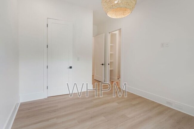 Building Photo - 541 Skyview Dr