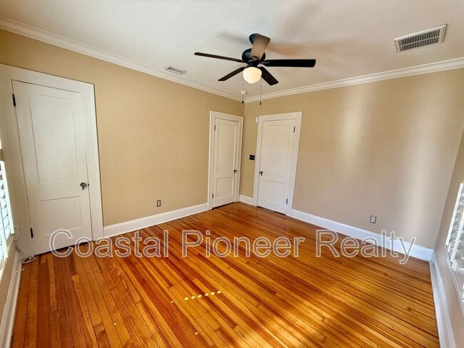 Building Photo - 5406 N Suwanee Ave