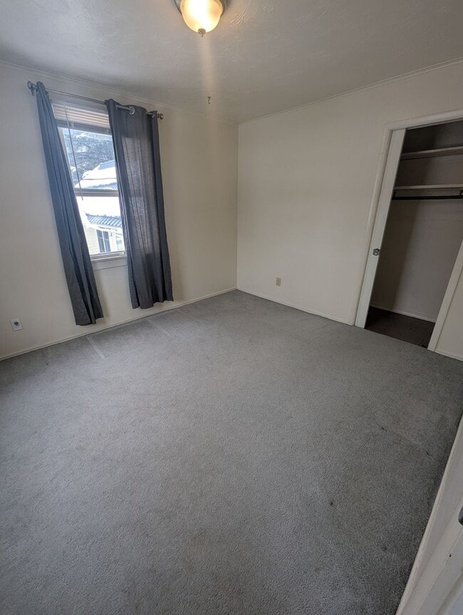 Building Photo - 312