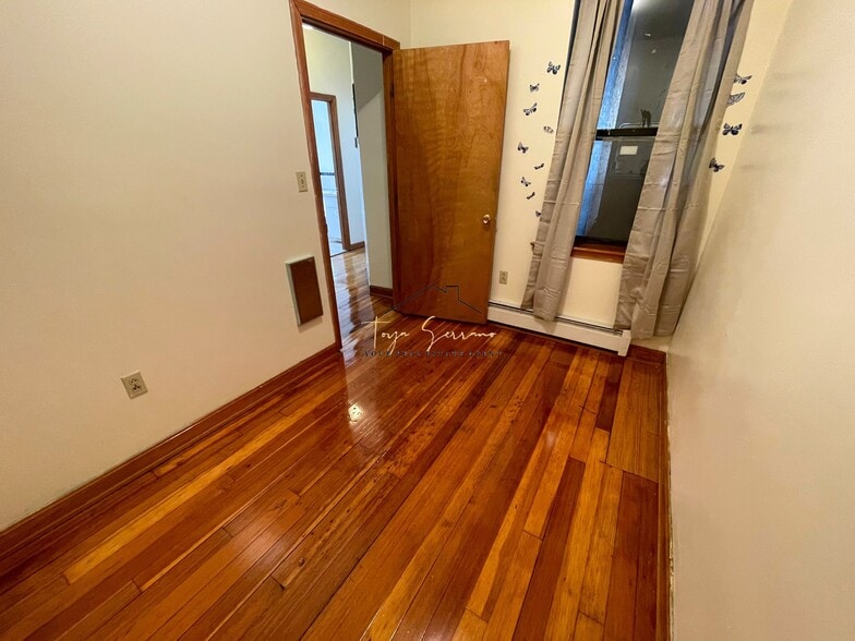 Building Photo - 369 Centre St