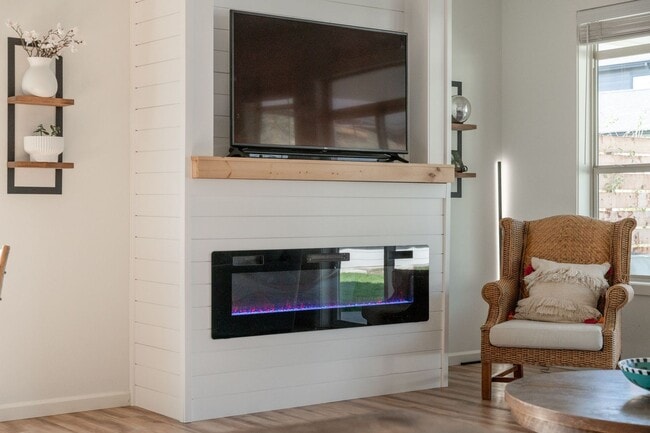 Building Photo - 3 Bedroom, 2 Bath Home