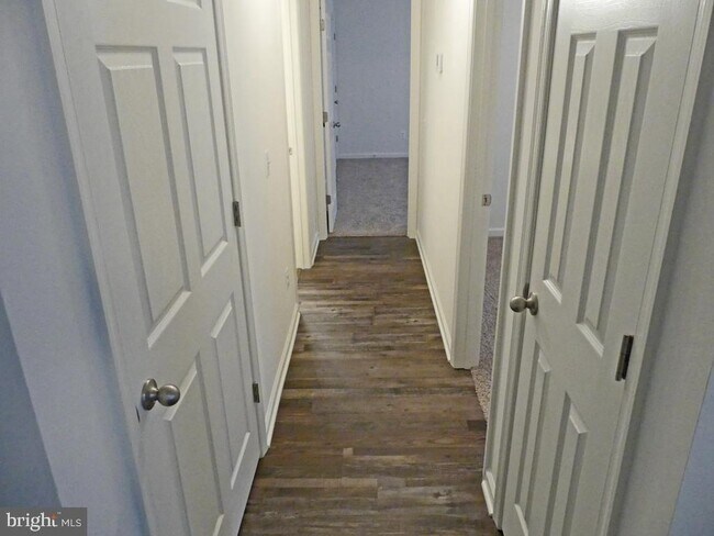 Building Photo - 1402 Golden Rod Ct