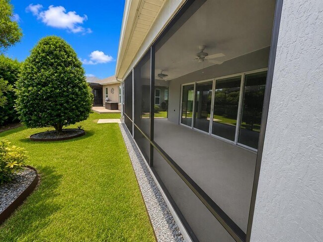 Building Photo - 3942 Zenith Lp