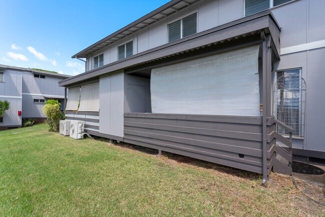 Building Photo - Waiau Gardens Kai Townhouse with 3 bedrooms / 1.5 bathrooms / 2 assigned parking stalls