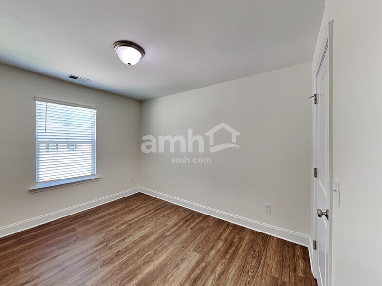 Building Photo - 124 Cobblestone Dr