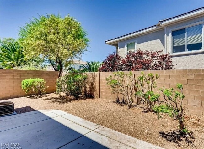Building Photo - 227 Charming Ct