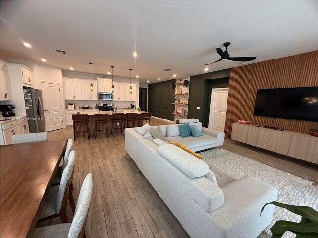 Building Photo - 10503 SW Orana Dr
