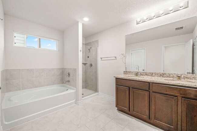 Building Photo - RED BIRD RANCH 3 BED 2 BATH  SINGLE STORY ...