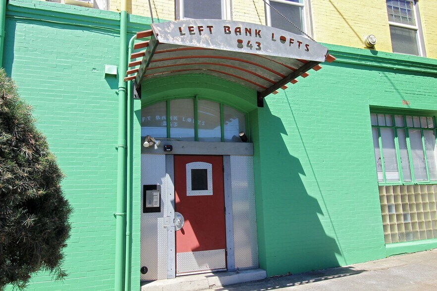 Building Photo - 843 N Knott St