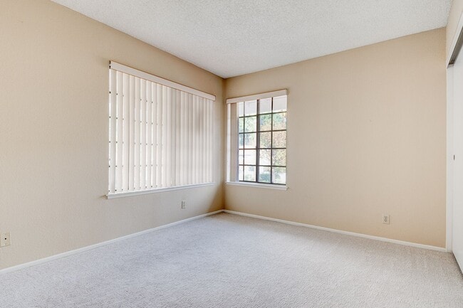 Building Photo - 20 Comanche Cir